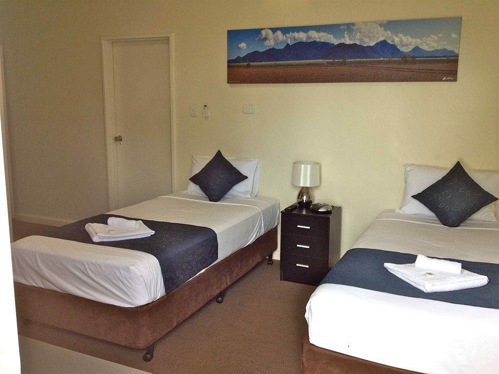 Lees Hotel Ingham Exteriér fotografie